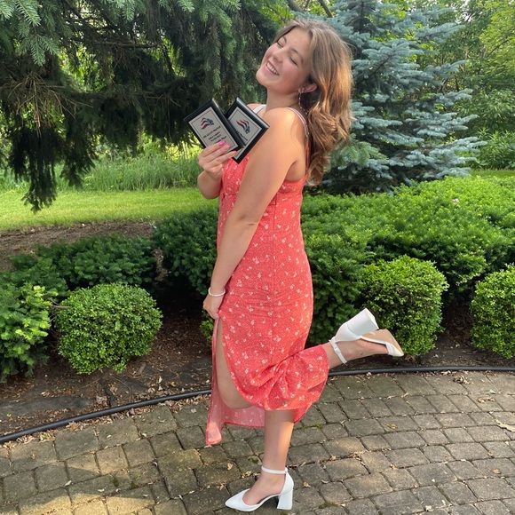 Meet your Posher, ๐๐ฟ๐ฎ๐ฐ๐ฒ๐น๐๐ป - Picture 1 of 1